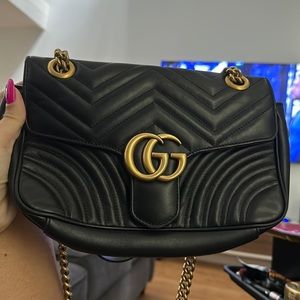 Gucci semi-new used a few times large and black, the exterior is practically new
